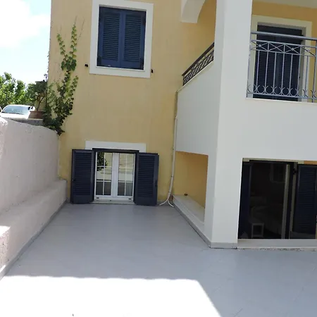 Aparthotel Theodora Lakithra