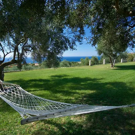 Aparthotel Theodora Lakithra
