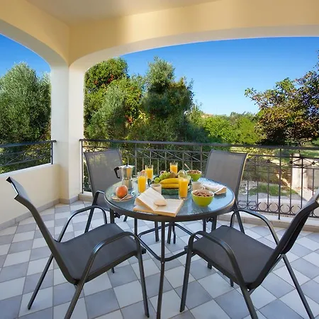 Ξενοδοχείο με διαμερίσματα Theodora Λακήθρα