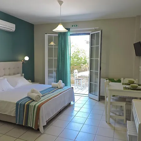 Ξενοδοχείο με διαμερίσματα Theodora