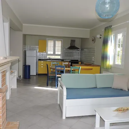 Ξενοδοχείο με διαμερίσματα Theodora Λακήθρα