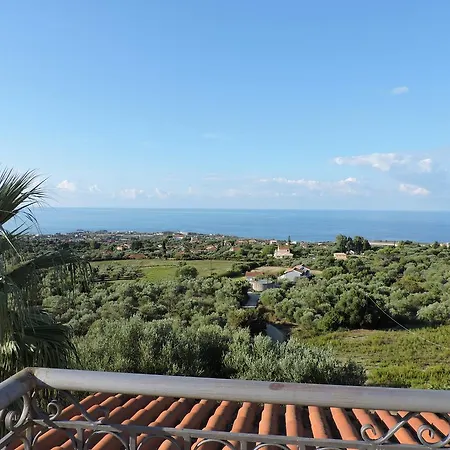 Ξενοδοχείο με διαμερίσματα Theodora 4*